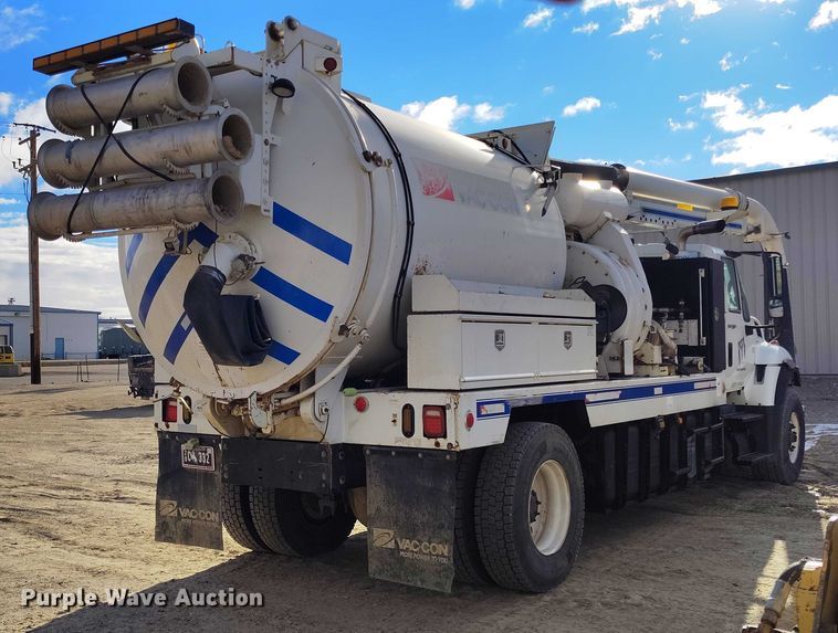 image for item DT0796 2009 International 7400 hydrovac truck