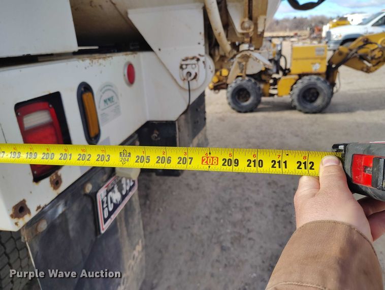 image for item DT0796 2009 International 7400 hydrovac truck