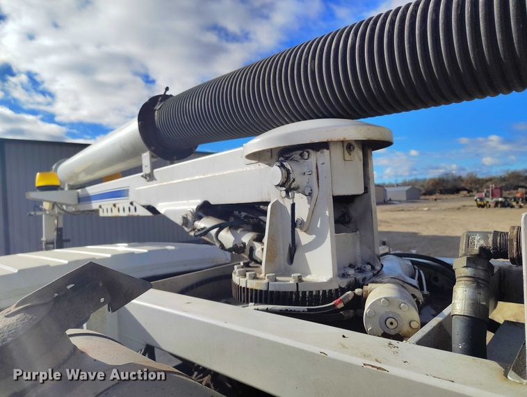 image for item DT0796 2009 International 7400 hydrovac truck