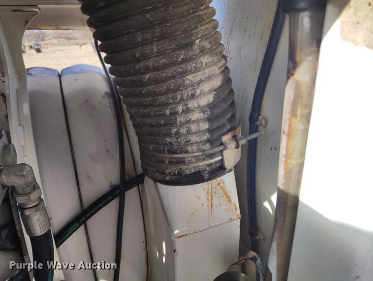 image for item DT0796 2009 International 7400 hydrovac truck