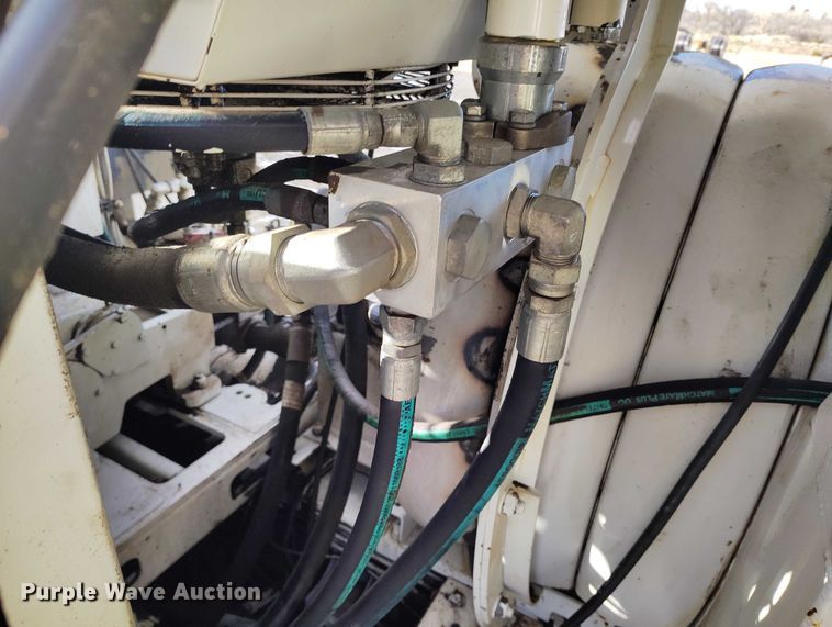 image for item DT0796 2009 International 7400 hydrovac truck