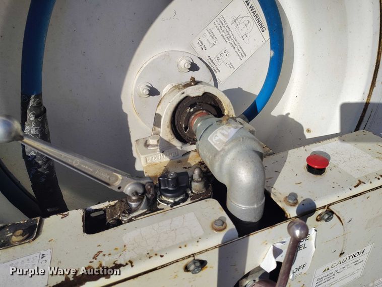 image for item DT0796 2009 International 7400 hydrovac truck