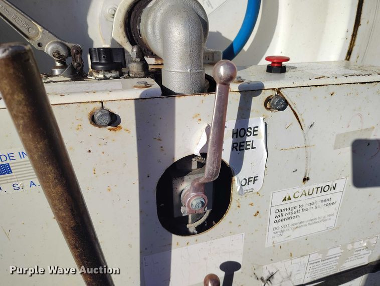 image for item DT0796 2009 International 7400 hydrovac truck