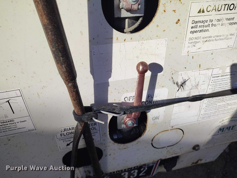 image for item DT0796 2009 International 7400 hydrovac truck