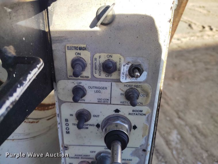 image for item DT0796 2009 International 7400 hydrovac truck