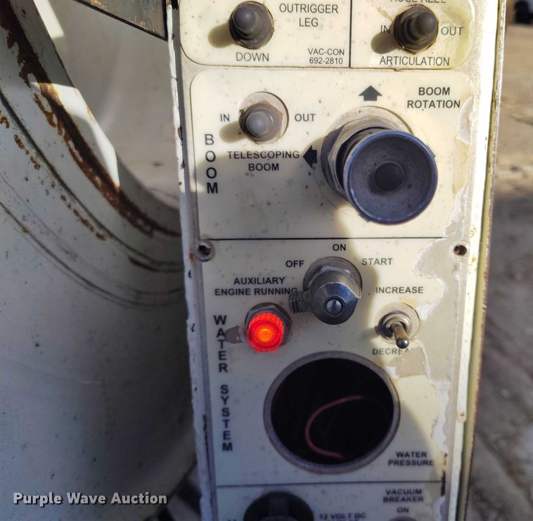 image for item DT0796 2009 International 7400 hydrovac truck