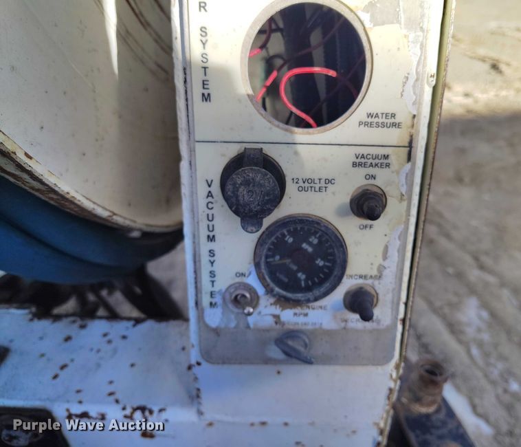 image for item DT0796 2009 International 7400 hydrovac truck