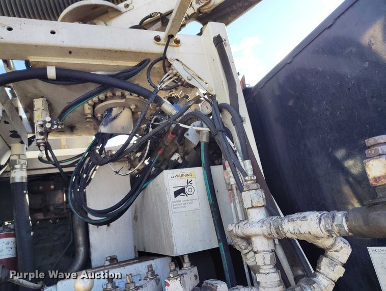 image for item DT0796 2009 International 7400 hydrovac truck