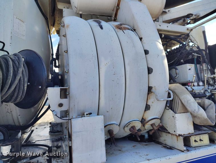 image for item DT0796 2009 International 7400 hydrovac truck