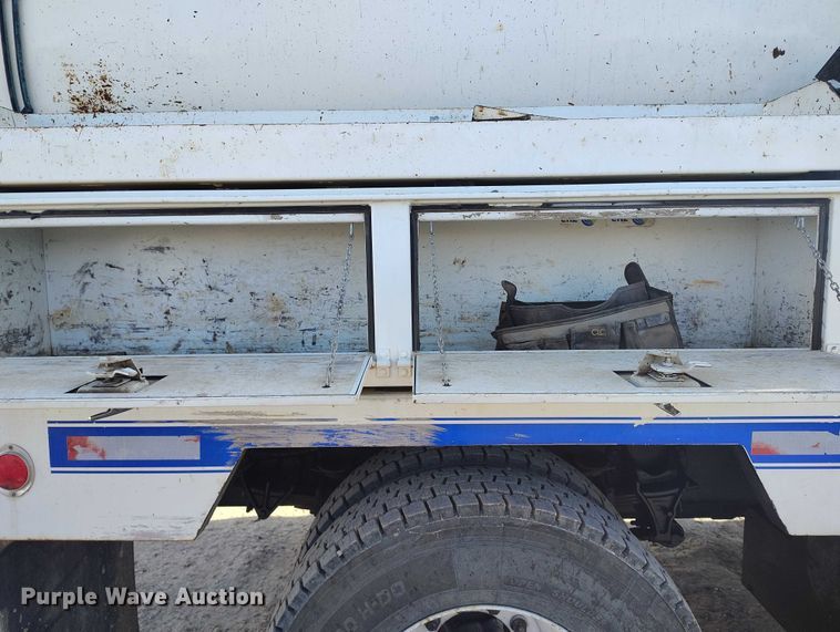 image for item DT0796 2009 International 7400 hydrovac truck