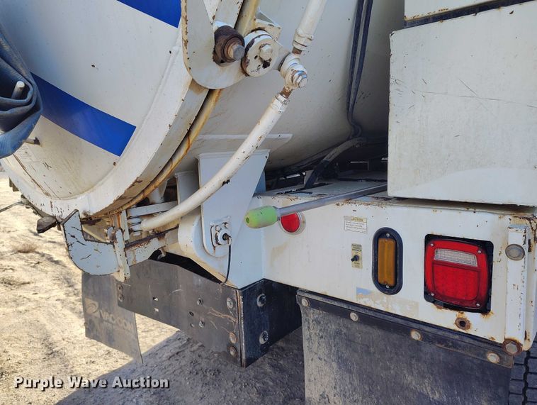 image for item DT0796 2009 International 7400 hydrovac truck