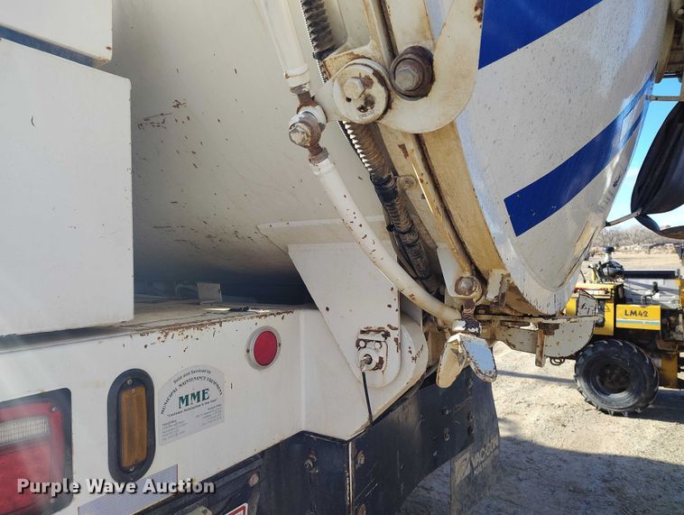 image for item DT0796 2009 International 7400 hydrovac truck