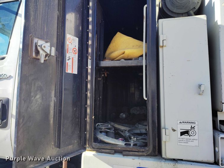 image for item DT0796 2009 International 7400 hydrovac truck