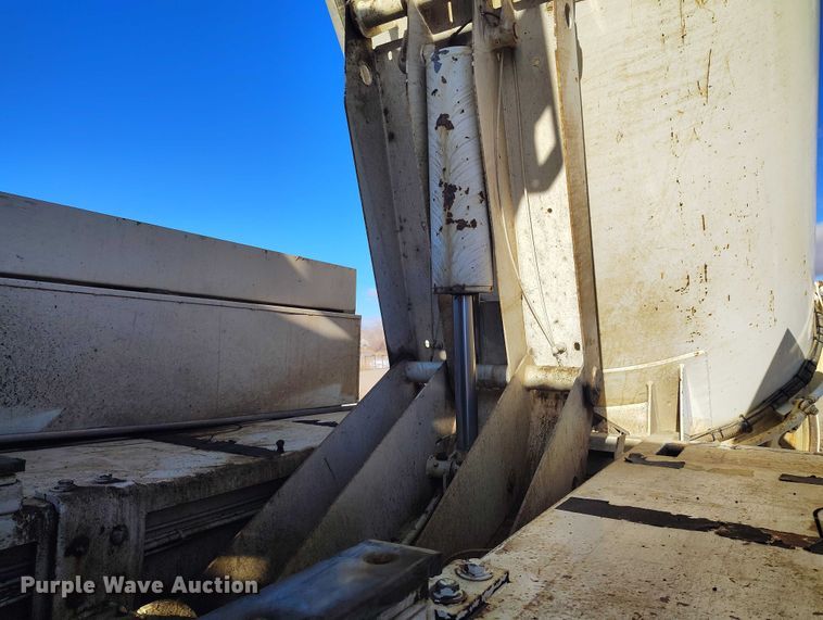 image for item DT0796 2009 International 7400 hydrovac truck