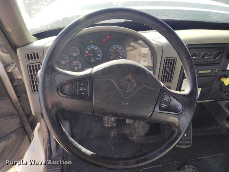 image for item DT0796 2009 International 7400 hydrovac truck