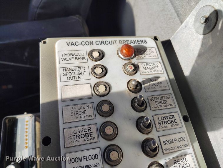 image for item DT0796 2009 International 7400 hydrovac truck