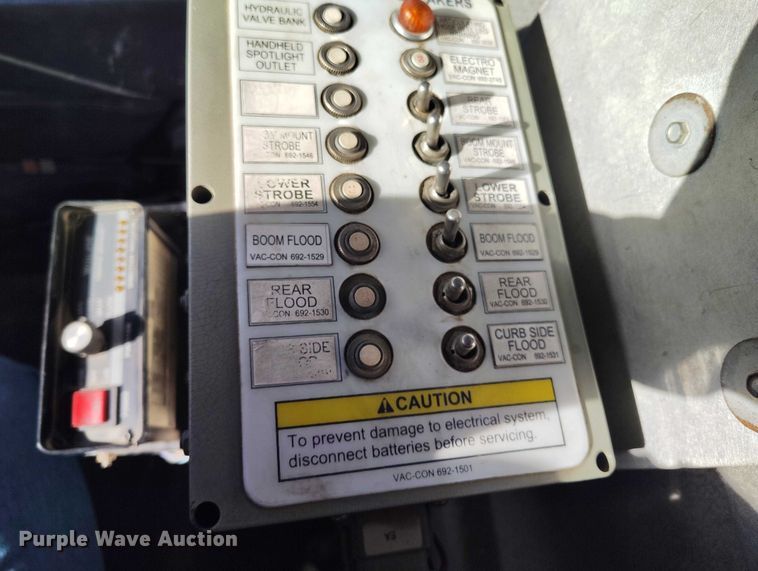 image for item DT0796 2009 International 7400 hydrovac truck