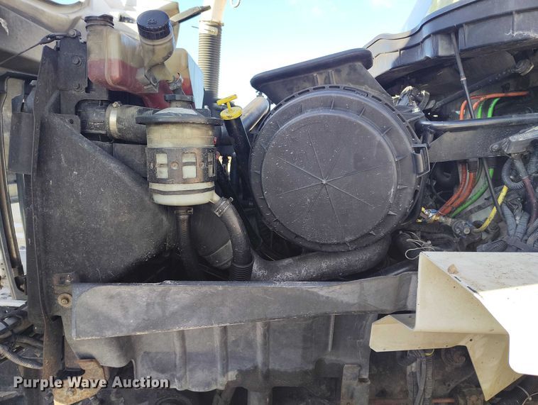 image for item DT0796 2009 International 7400 hydrovac truck