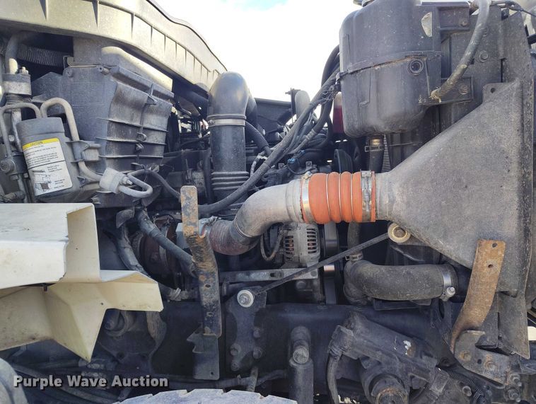 image for item DT0796 2009 International 7400 hydrovac truck