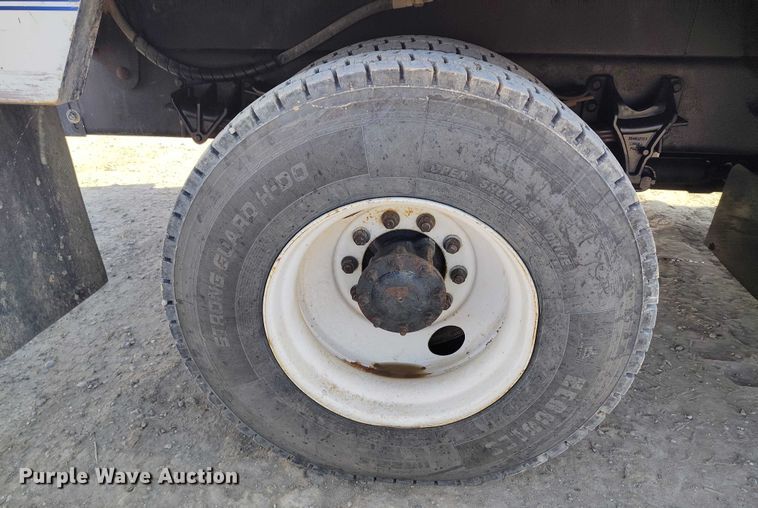 image for item DT0796 2009 International 7400 hydrovac truck