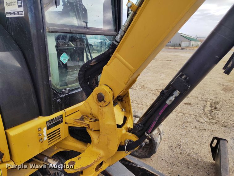 image for item DT0797 2011 Caterpillar 304D CR mini excavator