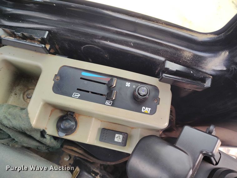 image for item DT0797 2011 Caterpillar 304D CR mini excavator