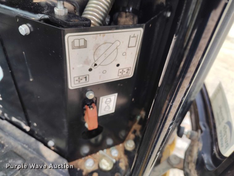 image for item DT0797 2011 Caterpillar 304D CR mini excavator