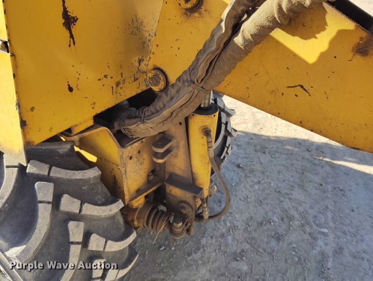 image for item DT0804 2001 Vermeer LM42 trencher