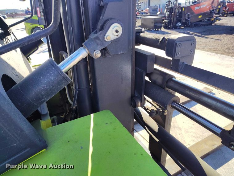 image for item DT0810 Clark C70D forklift