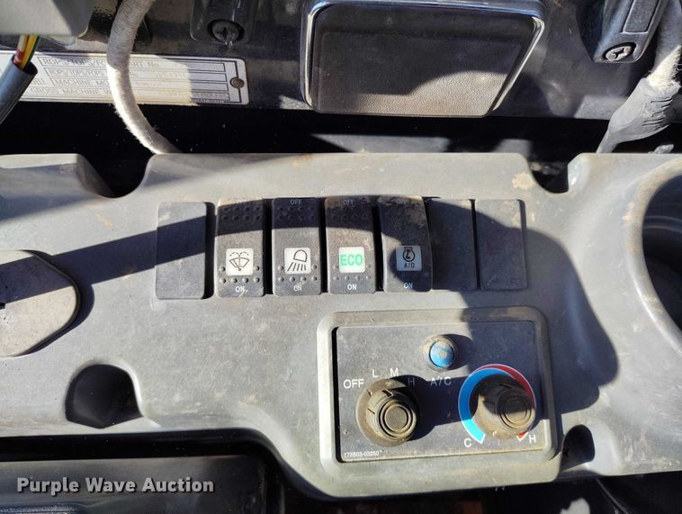 image for item DT0814 Yanmar VIO35-6A mini excavator