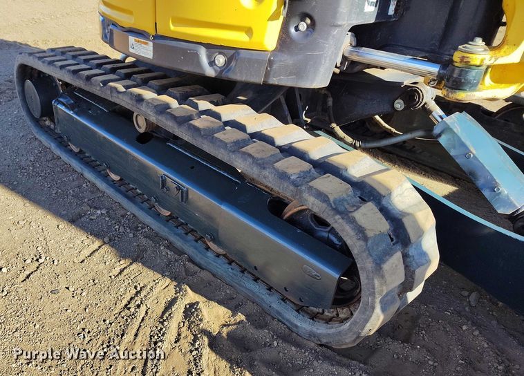 image for item DT0814 Yanmar VIO35-6A mini excavator