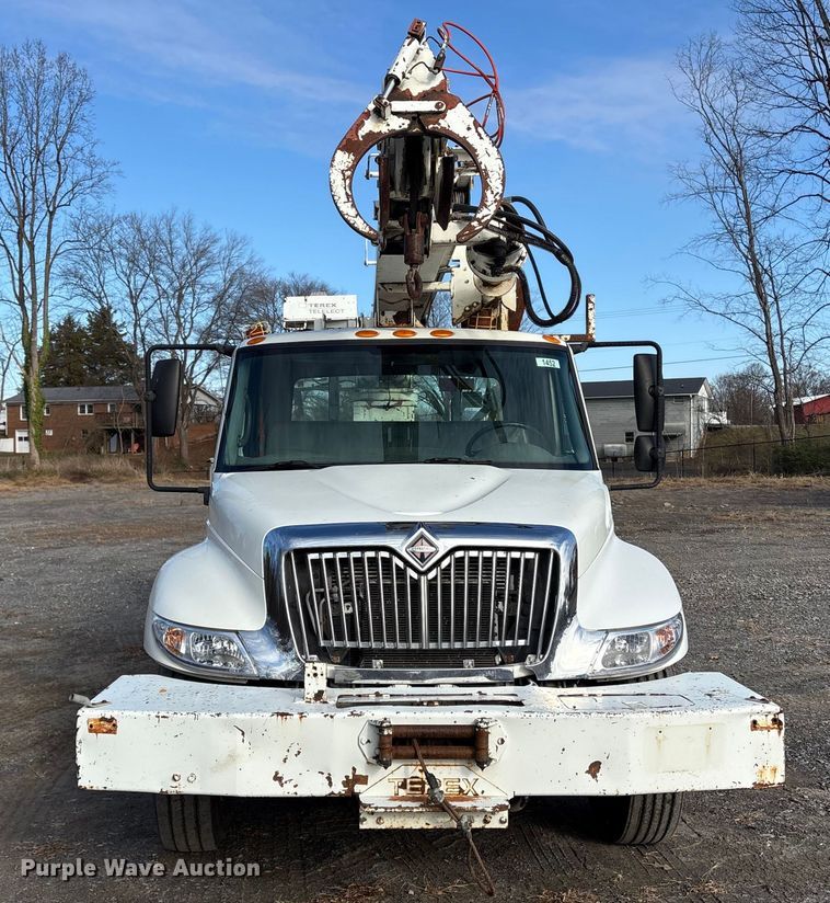 image for item DT2758 2007 International 4300 digger derrick truck