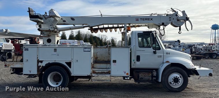 image for item DT2758 2007 International 4300 digger derrick truck