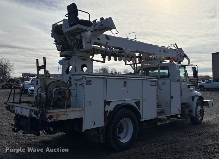 image for item DT2758 2007 International 4300 digger derrick truck