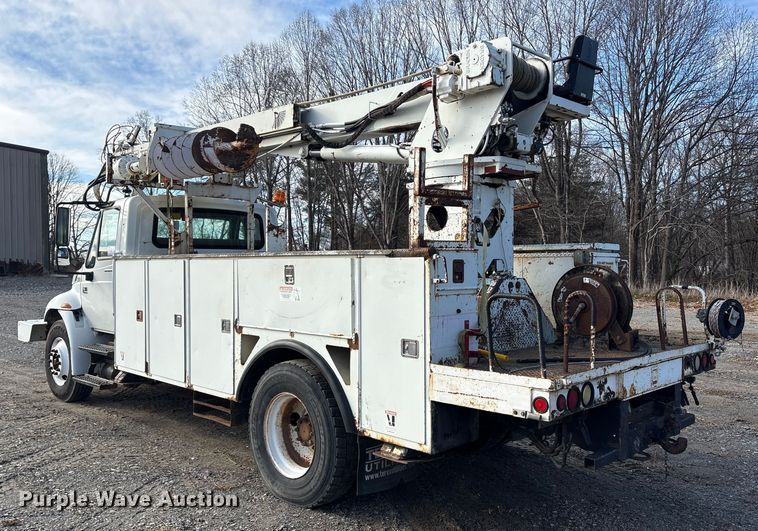 image for item DT2758 2007 International 4300 digger derrick truck