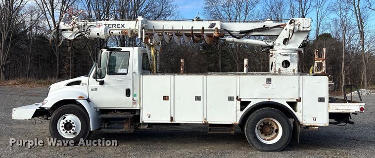 image for item DT2758 2007 International 4300 digger derrick truck