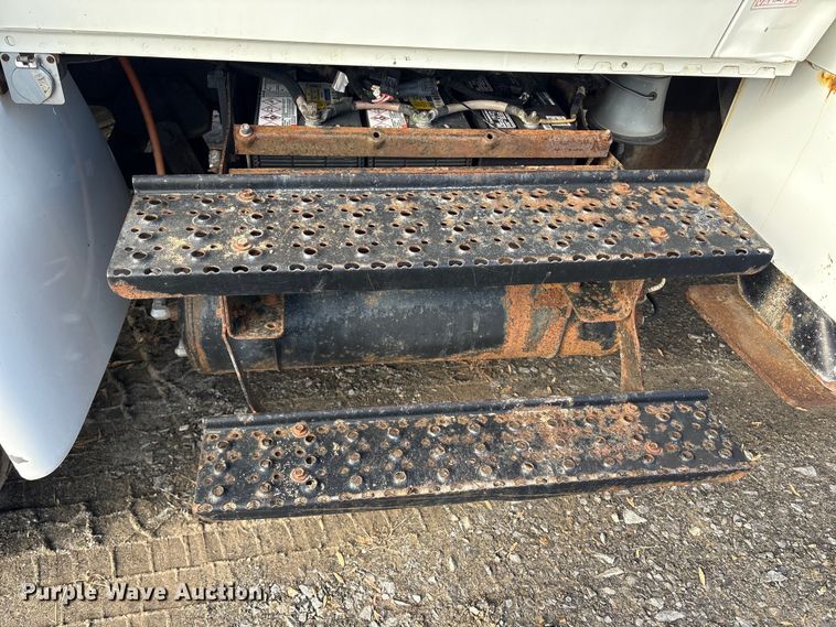 image for item DT2758 2007 International 4300 digger derrick truck