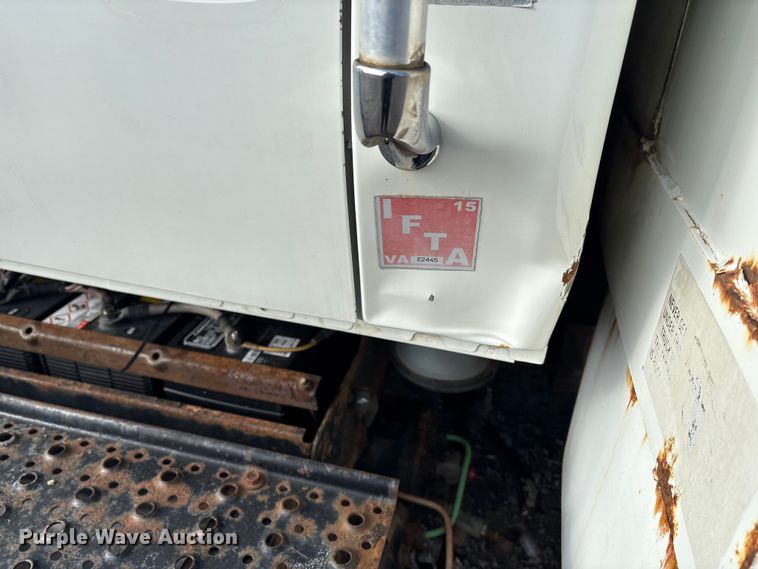 image for item DT2758 2007 International 4300 digger derrick truck