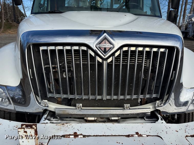 image for item DT2758 2007 International 4300 digger derrick truck