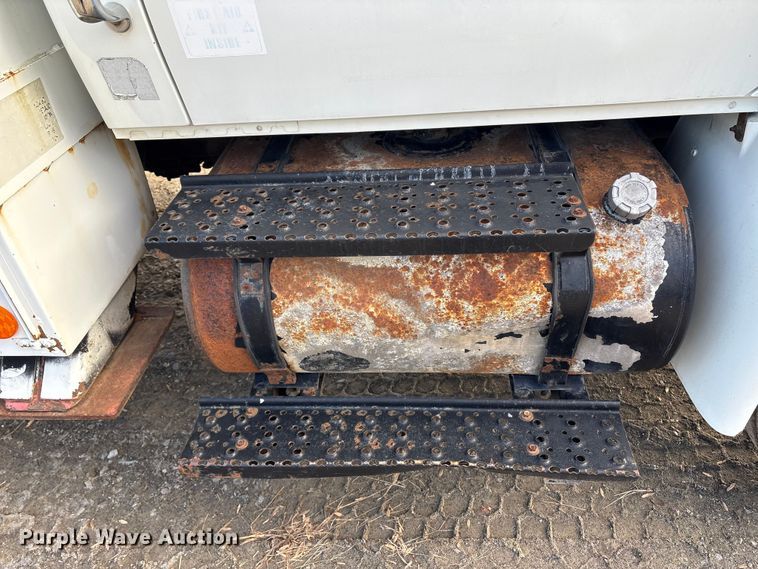 image for item DT2758 2007 International 4300 digger derrick truck