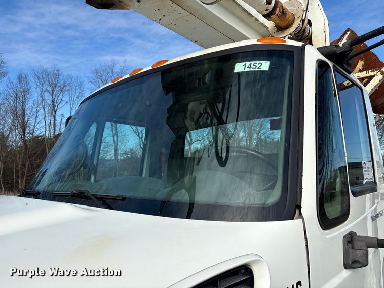 image for item DT2758 2007 International 4300 digger derrick truck