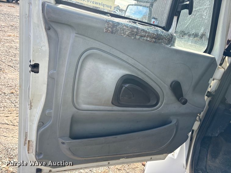 image for item DT2758 2007 International 4300 digger derrick truck