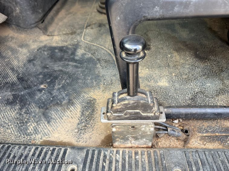 image for item DT2758 2007 International 4300 digger derrick truck