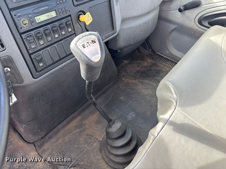 image for item DT2758 2007 International 4300 digger derrick truck