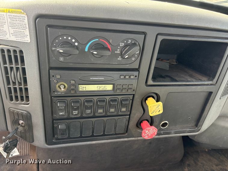 image for item DT2758 2007 International 4300 digger derrick truck