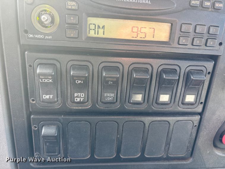 image for item DT2758 2007 International 4300 digger derrick truck