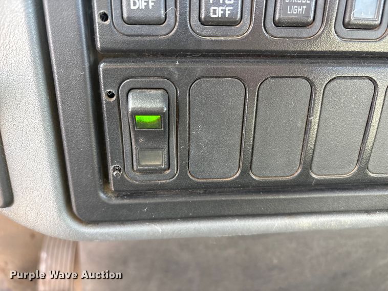 image for item DT2758 2007 International 4300 digger derrick truck