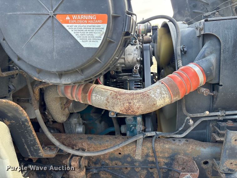 image for item DT2758 2007 International 4300 digger derrick truck