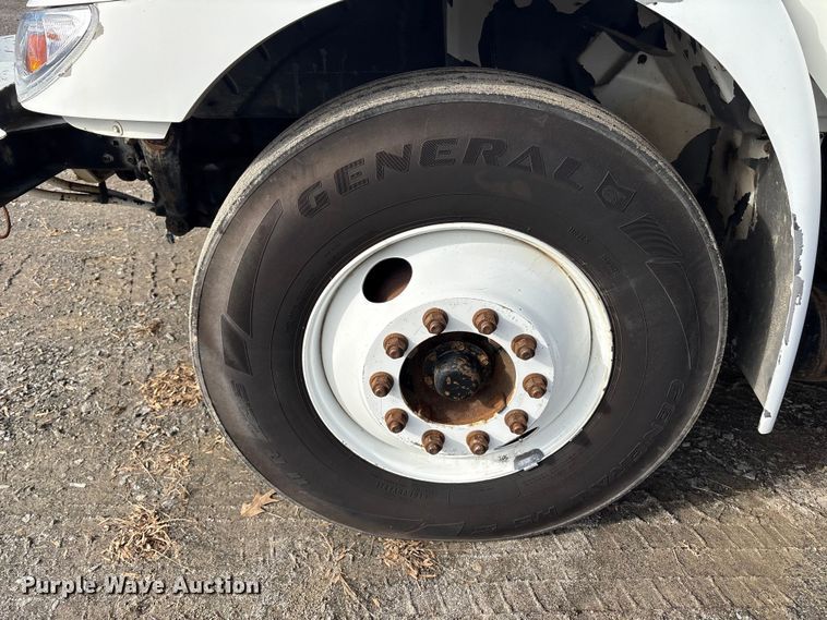 image for item DT2758 2007 International 4300 digger derrick truck