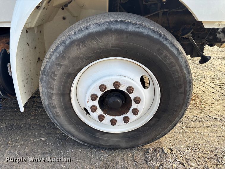 image for item DT2758 2007 International 4300 digger derrick truck